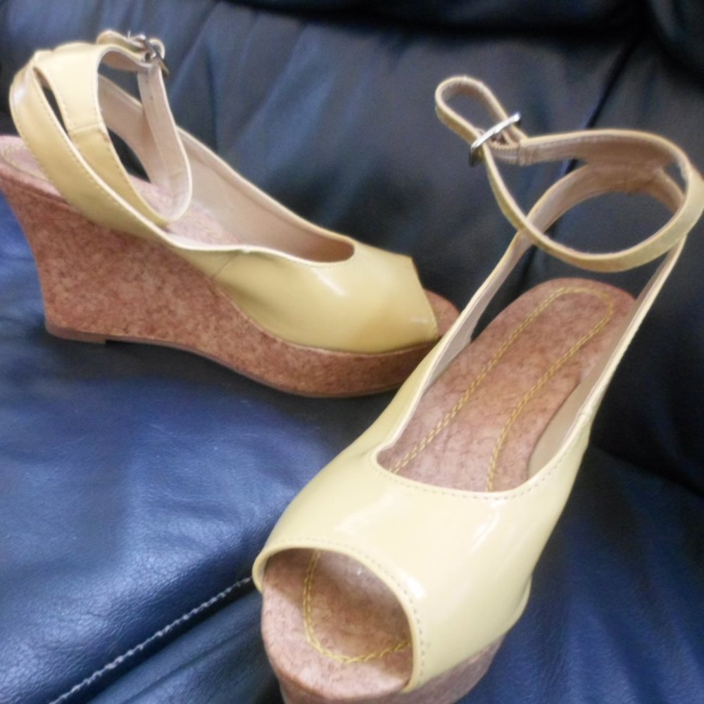 Women's cork wedge shoes.sz7 yellow patent leather